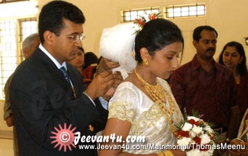 Thomas Meenu Wedding Albums